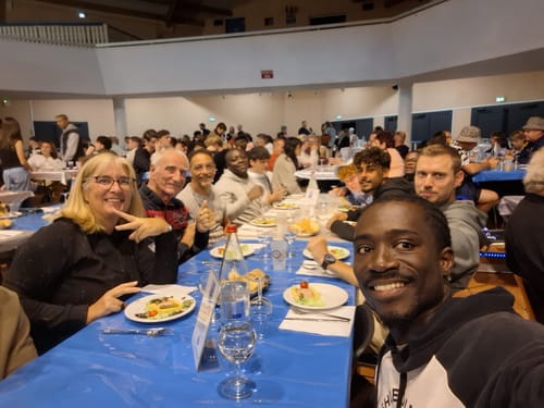 Repas de gala rassemblant les délégations