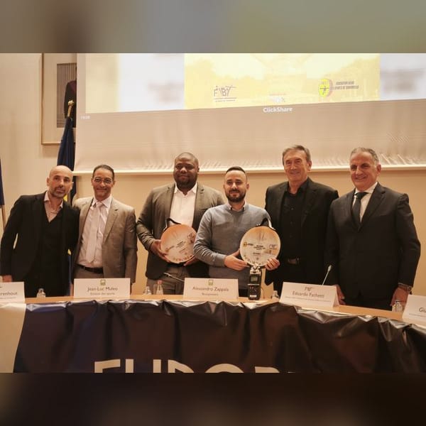 Gala d’apertura della Coppa d’Europa Indoor, Evere, dicembre 2025: Jean-Luc Moerenhout, presidente della FBST, Edoardo Facchetti, Presidente della FIBaT, Alessandro Zappala, sindaco di Evere, e Jean-Luc Muleo, assessore allo sport